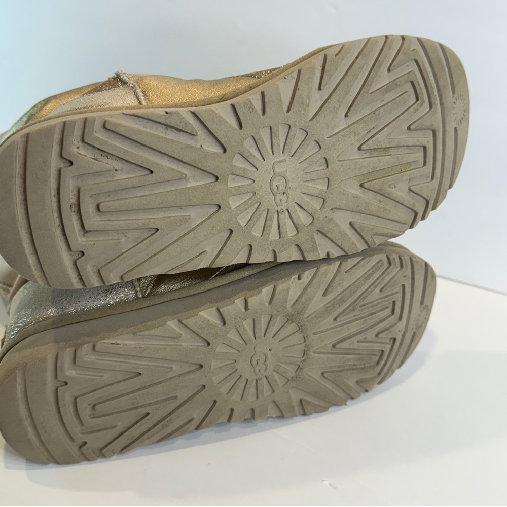 Ugg Women’s Metallic Gold Patchwork Shearling Boo… - image 6